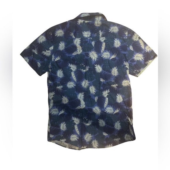 Modern Amusement Hawaiian style button down Medium - Picture 2 of 3